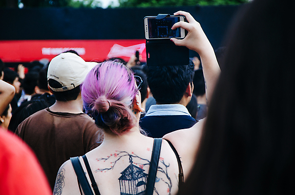포토 JPG 해외이미지 라이프스타일 손 여행 백그라운드 자연 모바일 휴가 세포 사람 사람없음 스마트폰 핸드폰 여행객 카메라 사진촬영 콘서트 스마트 그림 동영상 아이폰 셀룰러 해외포토 컨셉 생활 신체부위 전자제품 스마트기기 촬영 공연 생태계 파일형식 이미지허브