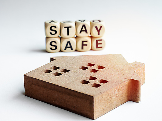 포토 JPG 해외이미지 디자인 백그라운드 컨셉 텍스트 주택 건강 안전 사람없음 목재 글로벌 펼침 고통 정보 흰색 열 메시지 바이러스 보호 질병 위험 심볼 주사위 예방 공포 감염 고립 그만 돌봄 셀프 소셜 위기 전염병 해외포토 나무 감정 컬러 재료 의학 모션 건물 파일형식 이미지허브