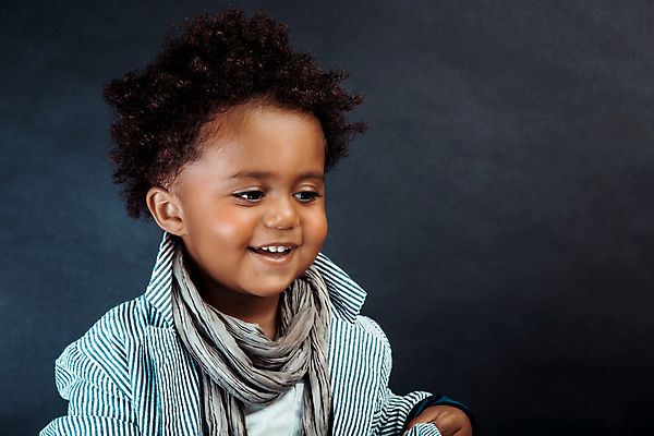 포토 JPG 해외이미지 모델 라이프스타일 응시 남자 행복 아들 얼굴 어린이 흑인 백그라운드 장난 검은배경 건강 한명 미소 사람 인종 소년 검은색 기쁨 작음 고립 스타일 해외포토 서양인 1 시선 감정 컬러 가족 표정 생활 신체부위 크기 파일형식 이미지허브