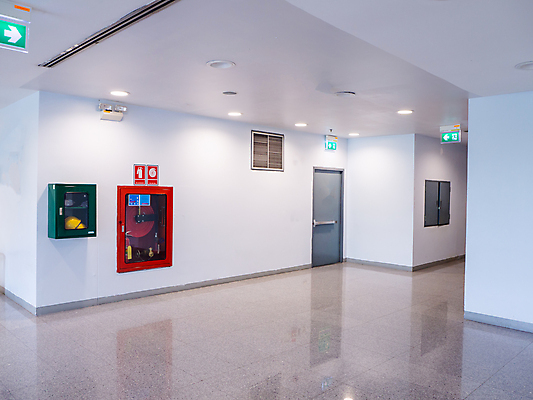 포토 JPG 해외이미지 산업 비즈니스 공장 불 안전 사람없음 건물 빨간색 물 사무실 금속 힘 장비 긴급 도시 역 보호 위험 소방관 오브젝트 서비스 보안 공포 시스템 호스 소화전 해외포토 자연요소 건축물 컬러 컨셉 공업 교통시설 재질 안전장비 구조원 소방 파일형식 이미지허브