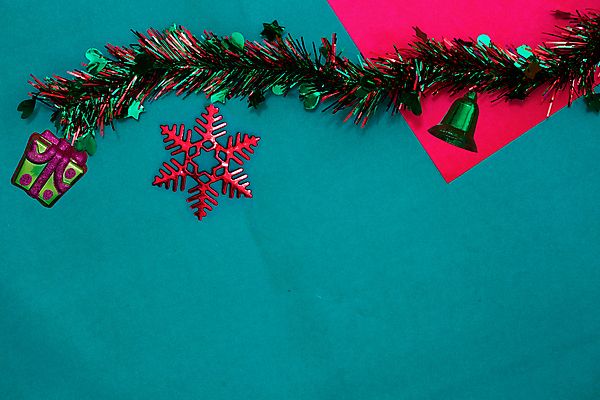 포토 JPG 해외이미지 나무 계절 별 백그라운드 크리스마스장식 크리스마스 겨울 패턴 공 탁자 휴가 새로움 새해 프레임 선물 사람없음 목재 장식 빨간색 선물상자 상자 산타클로스 축제 장식볼 종 흰색 나뭇가지 축하 신용카드 눈송이 정상 책상 레이아웃 위치 전나무 구성 카피스페이스 미니멀 해외포토 자연요소 식물 기념일 컬러 가구 컨셉 무늬 재료 눈_날씨 금융 공백 파일형식 이미지허브