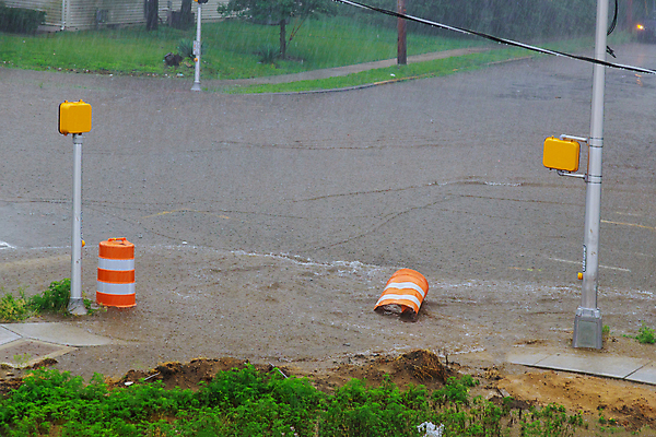 포토 JPG 해외이미지 계절 도로 교통시설 모션 자동차 표면 날씨 거리 사람없음 야외 여름 환경 손상 젖음 가을 도시 보행로 떨어짐 아스팔트 홍수 빗방울 웅덩이 폭풍 무거움 뇌우 샤워실 허리케인 스플래쉬 해외포토 길 육상교통 교통 컨셉 비_날씨 무게 자연재해 시설 샤워시설 파일형식 이미지허브
