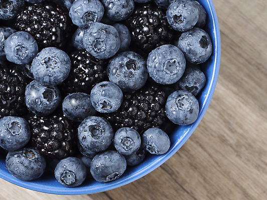 포토 JPG 해외이미지 식물 열매 음식 농업 다이어트 과일 자연 탁자 디저트 건강 사람없음 목재 여름 파란색 정원 검은색 수확 시골 신선 그룹 사발 달콤 맛 숲 수집 유기농 블루베리 날것 베리 블랙베리 흙더미 내추럴 숙성 채식주의자 해외포토 나무 웰빙 계절 산업 컬러 가구 컨셉 재료 흙 사기그릇 생태계 채식 파일형식 더미 이미지허브