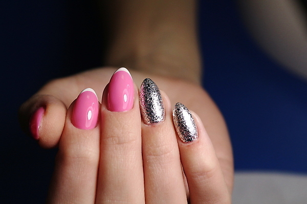 포토 JPG 해외이미지 직업 손 디자인 여자 백그라운드 미술 사람없음 빨간색 컬러풀 노란색 유행 못 화려 고급 손톱관리 손톱 광택 스타일 해외포토 컬러 컨셉 문화예술 사람 신체부위 공구 네일아트 파일형식 이미지허브