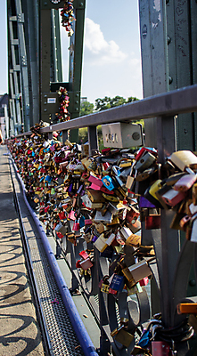 포토 JPG 해외이미지 모양 전통 커플 행복 문화 여행 결혼 백그라운드 컨셉 열쇠 자물쇠 독일 발렌타인데이 사랑 사람없음 야외 빨간색 울타리 컬러풀 금속 우정 하트 도시 그룹 접속 다발 심볼 오브젝트 사인 부식 잠금 보안 영원 철강 철책 통일 많음 해외포토 감정 유럽 컬러 관계 데이이벤트 재질 안전 이벤트 친구 담장 파일형식 이미지허브