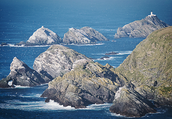 포토 JPG 해외이미지 파도 바다 섬 여행 자연 바람 등대 안전 풍경 경사 사람없음 물 여행객 절벽 대서양 고립 스코틀랜드 해외포토 자연요소 날씨 영국 사람 생태계 파일형식 이미지허브