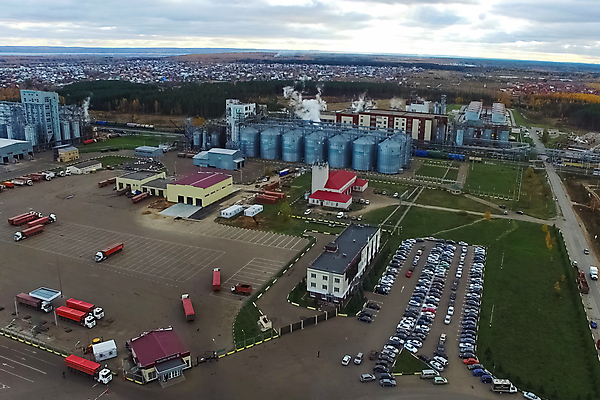 포토 JPG 해외이미지 식물 직업 산업 선 음식 농업 채소 비즈니스 공장 모션 해바라기 굴뚝 요리 씨앗 사람없음 야외 건물 기계 장비 저수지 액체 제조 수증기 컨테이너 플라스틱 수납 드론 로딩 방법 사일로 식용 자동 작살 컨베어밸트 해외포토 건축물 꽃 공업 재질 파일형식 이미지허브