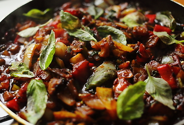 포토 JPG 해외이미지 실내 요리 근접촬영 사람없음 프라이팬 소프트포커스 굽기 바질 건강식 해외포토 음식 뷰포인트 주방용품 촬영기법 내부 구이 파일형식 이미지허브