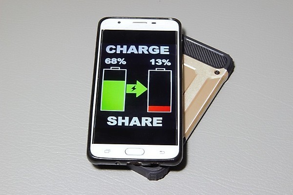 포토 JPG 해외이미지 모바일 세포 사람없음 전자제품 스마트폰 핸드폰 디지털 힘 에너지 연결 무선전화기 전화기 무선 스마트 공유 충전 베터리 요금 충전기 셀룰러 제공자 해외포토 컨셉 스마트기기 기계 파일형식 이미지허브