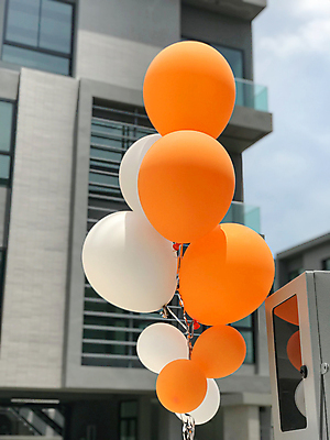 포토 JPG 해외이미지 주간 사람없음 야외 떠있는 풍선 해외포토 자연요소 모션 파일형식 이미지허브