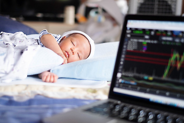 포토 JPG 해외이미지 직업 아들 인터넷 비즈니스 통신 성공 그래프 직장 한명 사람 금융 노트북 컴퓨터 사무실 스크린 공책 자료 침대 아기 잠 작업 비즈니스맨 시장 아빠 주식 상인 책상 무역 보고서 외화 투자 온라인 마케팅 매각 해외포토 1 남자 산업 가구 컨셉 회사 가족 문구용품 경제 전자제품 직장인 파일형식 이미지허브