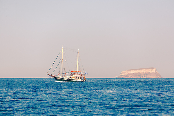 포토 JPG 해외이미지 라이프스타일 바다 섬 여행 요트 하늘 휴가 사람없음 물 파란색 맑음 흰색 만 보트 고급 큼 크루즈 갑판 지중해 그리스 함선 네비게이션 산토리니 그리스인 뱃놀이 코르푸 해외포토 자연요소 서양인 유럽 컬러 컨셉 배_교통 날씨 생활 전통놀이 크기 파일형식 이미지허브
