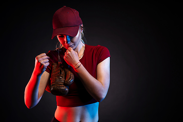 포토 JPG 해외이미지 백인 라이프스타일 여자 스포츠 장갑 백그라운드 신체 건강 한명 사람 운동복 상자 운동 검은색 힘 권투 장비 날씬함 연습 체육관 싸움 근육질 고립 돌봄 셀프 킥복싱 해외포토 서양인 1 잡화 옷 컬러 모션 근육 생활 격투기 몸매 파일형식 이미지허브