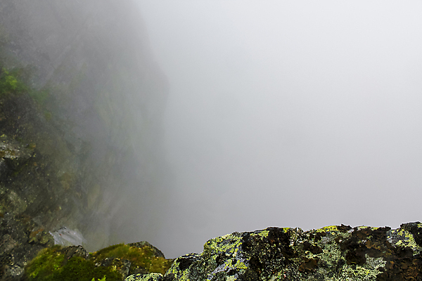 포토 JPG 해외이미지 구름 여행 자연 날씨 산 파노라마 노르웨이 풍경 사람없음 야외 초록색 노란색 계곡 트래킹 절벽 하이킹 회색 안개 정상 언덕 암초 뿌연 숨기 스칸디나비아 원정 절정 해외포토 자연요소 유럽 컬러 모션 레저 촬영기법 생태계 파일형식 이미지허브