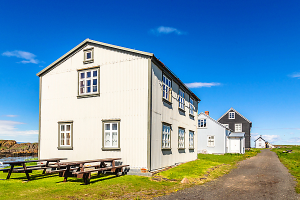 포토 JPG 해외이미지 전통 외관 유럽 도로 섬 여행 건축양식 자연 하늘 지붕 낚시 휴가 거리 주택 아이슬란드 협상 풍경 잔디 사람없음 야외 초록색 여름 농장 마을 시골 오두막 북극 빙하 낚시꾼 지역 북쪽 리빙 내추럴 스칸디나비아 해외포토 식물 계절 건축 나라 길 컬러 농업 비즈니스 교통시설 레저 건물 극지방 방향 생태계 파일형식 이미지허브