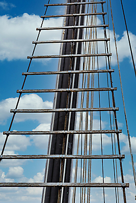 포토 JPG 해외이미지 밧줄 바다 여행 요트 사다리 교통시설 항해 사람없음 목재 장비 수확 흰색 보트 큼 함선 돛대 옛날 해외포토 나무 줄 컬러 교통 농업 배_교통 재료 도구 크기 시설 파일형식 이미지허브