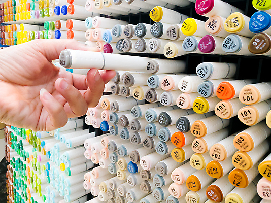 포토 JPG 해외이미지 손 들기 신체부위 잡기 선택 보드마카 해외포토 컨셉 모션 사람 펜 파일형식 이미지허브