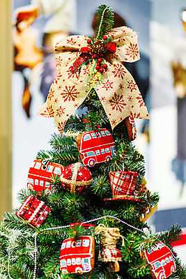 포토 JPG 해외이미지 리본 크리스마스장식 크리스마스 겨울 근접촬영 사람없음 아웃포커스 크리스마스트리 해외포토 계절 기념일 뷰포인트 촬영기법 파일형식 이미지허브