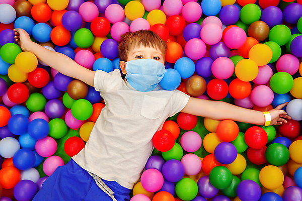 포토 JPG 해외이미지 행복 산업 어린이 백그라운드 공 휴가 실내 건강 한명 안전 소년 컬러풀 블록 유치원 기쁨 수비 보호 예방 긍정 거짓말 관심 해외포토 1 교육 남자 감정 컬러 컨셉 모션 사람 내부 파일형식 이미지허브