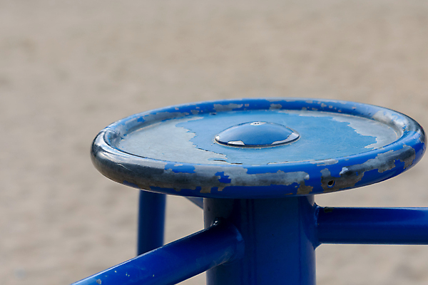 포토 JPG 해외이미지 접시 외관 날씨 사람없음 야외 파란색 금속 페인트 손상 장비 기둥 원형 센터 묘사 그런지 옛날 철강 해외포토 도형 식기 건축 컬러 컨셉 재질 파일형식 이미지허브