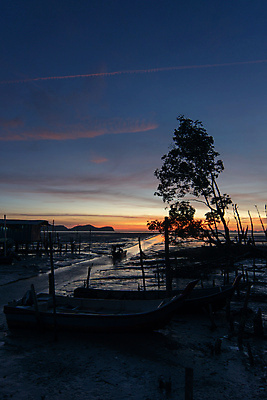 포토 JPG 해외이미지 실루엣 바다 여행 자연 낚시 휴가 파노라마 풍경 사람없음 야외 관광지 마을 일몰 보트 낚시꾼 말레이시아 해외포토 아시아 배_교통 레저 촬영기법 노을 생태계 파일형식 이미지허브
