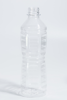 포토 JPG 해외이미지 음료 사람없음 물 파란색 반려동물 글로벌 환경 재활용 흰색 투명 액체 쓰레기 폐기물 컨테이너 플라스틱 낭비 고립 생태학 중고 해외포토 자연요소 동물 교육 산업 컬러 컨셉 재질 친환경 파일형식 이미지허브