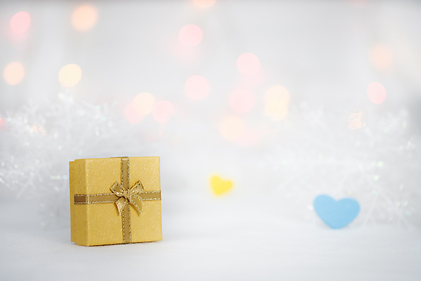 포토 JPG 해외이미지 모양 전통 계절 행복 리본 분홍색 백그라운드 크리스마스 겨울 휴가 불꽃 새로움 기념 발렌타인데이 선물 사랑 사람없음 장식 빨간색 파란색 빛 상자 파티 우주 보라색 축제 놀람 기쁨 회색 덮개 하트 축하 인사 신용카드 생일 소프트포커스 12월 연도 오브젝트 활 보케 패키지 마법 노엘 해외포토 기념일 감정 컬러 컨셉 데이이벤트 불 촬영기법 표정 이벤트 금융 뚜껑 예절 날짜 파일형식 이미지허브