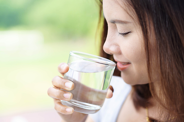 포토 JPG 해외이미지 라이프스타일 손 여자 행복 음료 백그라운드 다이어트 자연 유리 건강 한명 사람 초록색 물 신선 해외포토 자연요소 1 감정 컬러 재질 생활 신체부위 생태계 파일형식 이미지허브