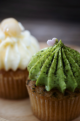 포토 JPG 해외이미지 종이 음식 백그라운드 크리스마스 다이어트 탁자 휴가 디저트 새해 기념 사람없음 장식 컵 초록색 갈색 파티 과자 케이크 얼음 희망 빵집 축하 신선 생일 고급 차 달콤 맛 컵케이크 굽기 먹기 크림 머핀 칼로리 버터 페스츄리 핸드메이드 프로스팅 해외포토 자연요소 식기 기념일 감정 음료 빵 컬러 가구 컨셉 모션 건강 이벤트 상점 구이 제빵 파일형식 이미지허브