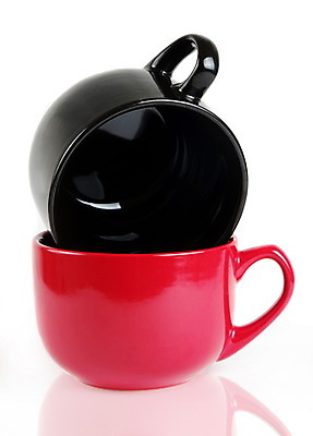 포토 JPG 해외이미지 전통 그릇 길 커피 음료 백그라운드 손잡이 사람없음 컵 빨간색 빛 반사 우주 주방 검은색 공백 카페 머그컵 흰색 도자기 차 아침식사 찻잔 컨테이너 자르기 오브젝트 싱글 심플 고립 백자 평야 해외포토 식기 산업 컬러 모션 자연 잔 상점 식사 파일형식 이미지허브