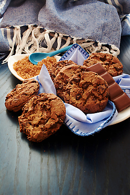 포토 JPG 해외이미지 접시 어린이 음식 다이어트 재료 디저트 주택 건강 요리 사람없음 갈색 노란색 쿠키 주방 초콜릿 숟가락 검은색 어둠 활발 우유 조미료 달콤 맛 아침식사 크리스탈 가루 설탕 굽기 묘사 질감 아로마 칼로리 코코아 내추럴 단백질 영양분 정물화 짠맛 페스츄리 해외포토 식기 음료 빵 컬러 컨셉 유제품 수저 사람 건물 식사 광석 구이 그림 영양소 향미료 파일형식 이미지허브