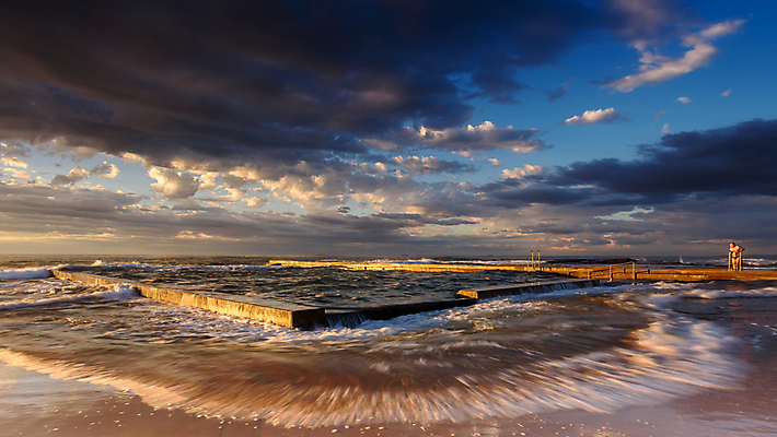 포토 JPG 해외이미지 계절 파도 바다 여행 하늘 아침 날씨 휴가 수영장 풍경 사람없음 관광지 빛 태양 평화 일출 사진촬영 침묵 고요 새벽 서핑 호주 엽서 태평양 시드니 완벽 해외포토 주간 자연요소 컨셉 노을 촬영 소리 수상스포츠 오세아니아 편지 파일형식 이미지허브