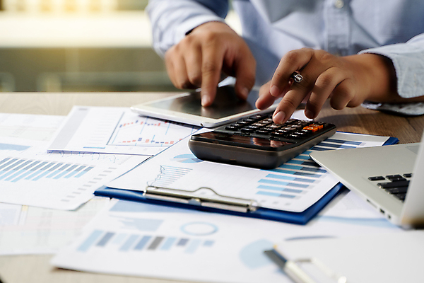 포토 JPG 해외이미지 돈 인터넷 비즈니스 통계 그래프 문구용품 사람없음 금융 디지털 자료 계산기 정보 성장 타이핑 업무 작업 비즈니스맨 계산 시장 목표 계획 주식 위험 분석 무역 보고서 문서 외화 투자 바쁨 이익 회계 경영 계좌 마케팅 세금 수입 자금 회계사 해외포토 직업 남자 산업 컨셉 경제 장비 직장인 재산 오브젝트 파일형식 이미지허브