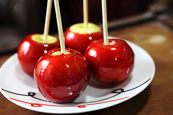 포토 JPG 해외이미지 디저트 사탕 사람없음 빨간색 막대기 달콤 사과 해외포토 음식 컬러 과일 맛 파일형식 이미지허브