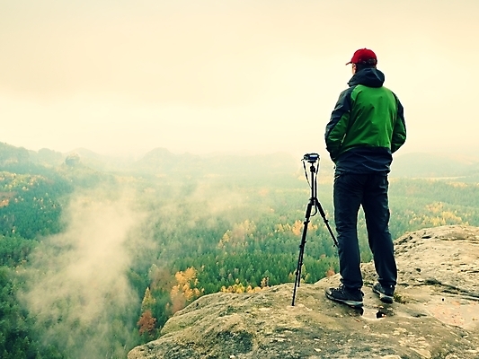 포토 JPG 해외이미지 직업 손 남자 실루엣 여행 아침 산 한명 사람 풍경 취미 여행객 카메라 계곡 사진촬영 교사 새벽 안개 가을 기자 예술가 사암 삼각대 뿌연 순간 운동가 프리랜서 해외포토 주간 자연요소 1 계절 날씨 촬영기법 신체부위 전자제품 촬영 돌_바위 파일형식 이미지허브
