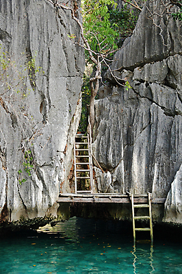 포토 JPG 해외이미지 아시아 여행 사다리 사람없음 야외 물 타운 석호 석회암 해외포토 자연요소 나라 암석 도구 도시 파일형식 이미지허브