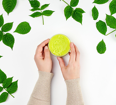 포토 JPG 해외이미지 손 잎 실내 손짓 신체부위 뷰티 화장품 잡기 크림 흰배경 해외포토 식물 백그라운드 모션 사람 내부 흰색 파일형식 이미지허브