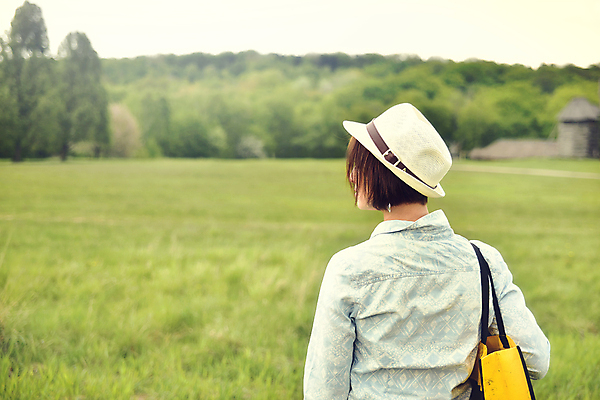 포토 JPG 해외이미지 나무 라이프스타일 드레스 계절 공원 여자 행복 도로 여행 백그라운드 이동 컨셉 밭 배낭 자연 갈색머리 한명 사람 성인 야외 초록색 빛 노란색 유행 여행객 걷기 일몰 산책 자유 흰색 떨어짐 날씬함 내추럴 방법 해외포토 식물 1 헤어스타일 옷 공공시설 감정 길 컬러 농업 가방 교통시설 모션 휴식 생활 노을 몸매 생태계 파일형식 이미지허브