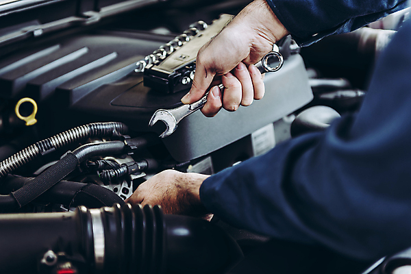 포토 JPG 해외이미지 직업 손 남자 컨셉 비즈니스 교통시설 자동차 노동자 직장 실내 사람 사람없음 상점 공구 스패너 업무 작업실 기술자 엔지니어 수리 고객 오브젝트 서비스 시스템 고정 엔진 정비공 모터 유지 베터리 자동 차고 해외포토 육상교통 교통 회사 내부 신체부위 도구 작업 시설 파일형식 이미지허브