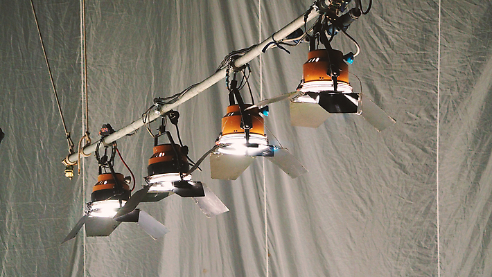 포토 JPG 해외이미지 매달리기 사람없음 빛 카메라 사진촬영 장비 삼각대 촬영장비 해외포토 모션 전자제품 촬영 도구 파일형식 이미지허브