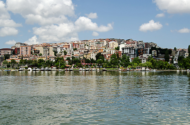 포토 JPG 해외이미지 외관 공원 바다 주택 이스탄불 사람없음 야외 가로 물 도시풍경 맑음 도시 보트 언덕 기중기 칠면조 교외 튀르키예 해외포토 자연요소 공공시설 아시아 배_교통 조류 날씨 풍경 건물 중장비 파일형식 이미지허브