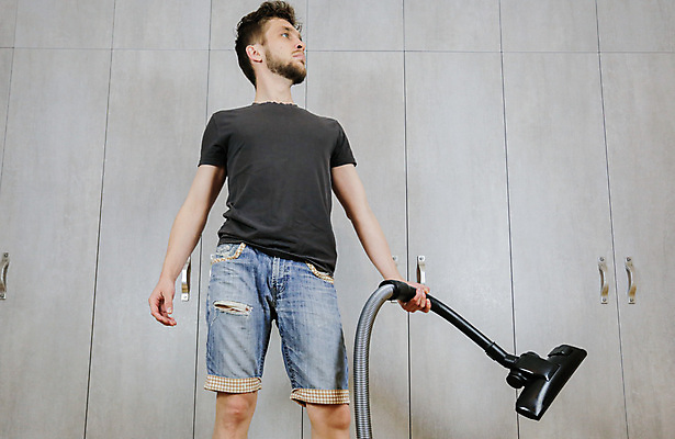 포토 JPG 해외이미지 직업 행복 가구 가사 거실 가정 남편 노동자 아파트 실내 한명 미소 내부 일상 인테리어 기계 청결 방 붓 도움 수리 위생 청소 서비스 싱글 주부 먼지 리빙 청소부 위생관리 정리함 해외포토 1 디자인 감정 생활용품 컨셉 주택 표정 관리 사람 라이프 파일형식 이미지허브