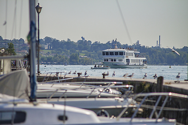 포토 JPG 해외이미지 응시 호수 커피 여행 건축양식 휴가 주택 항해 파노라마 손바닥 풍경 사람없음 건물 물 여름 관광지 교회 탑 식당 일몰 이탈리아 궁전 시골 램프 보트 센터 저녁 포트 해외포토 자연요소 건축물 손 시선 계절 건축 유럽 음료 고건축 배_교통 종교건축 조명 촬영기법 노을 상점 야간 파일형식 이미지허브