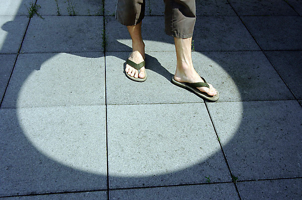 포토 JPG 해외이미지 모양 신발 신체 해부 모션 발 근육 날씨 생물 슬리퍼 건강 사람 사람없음 옆모습 신체부위 여름 걷기 샌들 출발 세이지 양발 해외포토 계절 뷰포인트 컨셉 의학 파일형식 이미지허브