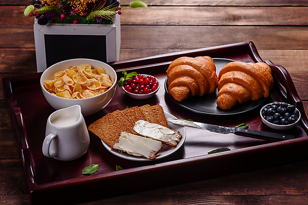 포토 JPG 해외이미지 접시 과일 바나나 실내 키위 사람없음 크래커 시리얼 크루아상 크림 블루베리 고소한맛 나무쟁반 잼나이프 페스츄리 나무배경 해외포토 식기 음식 빵 백그라운드 쟁반 내부 목재 쿠키 나이프 맛 파일형식 이미지허브