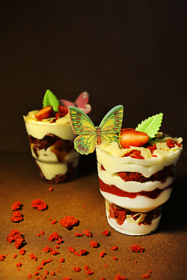 포토 JPG 해외이미지 나비 딸기 아이스크림 사람없음 장식 달콤 컵케이크 허브 부스러기 해외포토 식물 곤충 과일 디저트 케이크 맛 파일형식 이미지허브