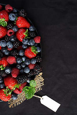 포토 JPG 해외이미지 계절 열매 음식 백그라운드 잎 다이어트 과일 딸기 건강 사람없음 목재 빨간색 초록색 여름 컬러풀 검은색 어둠 주스 활발 수확 시골 신선 그룹 시장 달콤 맛 혼합 메뉴 블루베리 산딸기 블랙베리 내추럴 숙성 채식주의자 해외포토 나무 식물 음료 컬러 컨셉 농업 재료 채식 파일형식 이미지허브