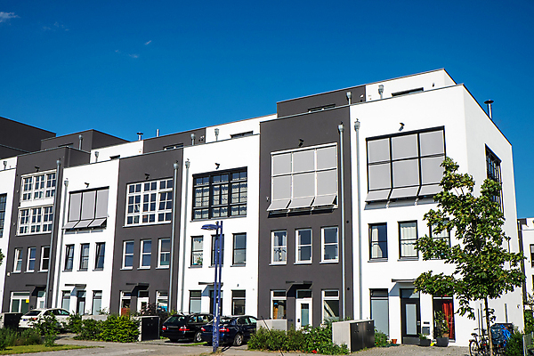 포토 JPG 해외이미지 나무 식물 건축양식 하늘 부동산 아파트 주택 사람없음 건물 파란색 탑 맑음 고층빌딩 블록 회색 발코니 흰색 도시 시장 재산 고급 투자 콘도 계단식 베를린 연립주택 개발 줄서기 해외포토 건축물 건축 컬러 컨셉 비즈니스 모션 숙소 날씨 독일 빌딩 금융 파일형식 이미지허브