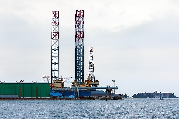 포토 JPG 해외이미지 주간 바다 하늘 사람없음 야외 중장비 조선소 산업시설 산업현장 해외포토 자연요소 산업 산업장비 파일형식 이미지허브