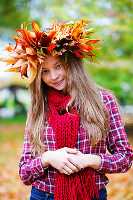 포토 JPG 해외이미지 백인 라이프스타일 계절 공원 여자 유럽 잎 오렌지 자연 왕관 한명 미소 사람 성인 빨간색 금발 노란색 유행 정원 목도리 화환 활발 프랑스 가을 흰색 도시 날씬함 공평 프랑스어 룩셈부르크 파리(프랑스) 해외포토 서양인 식물 문자 1 헤어스타일 잡화 공공시설 꽃 나라 컬러 컨셉 과일 표정 생활 몸매 생태계 서유럽 파일형식 이미지허브